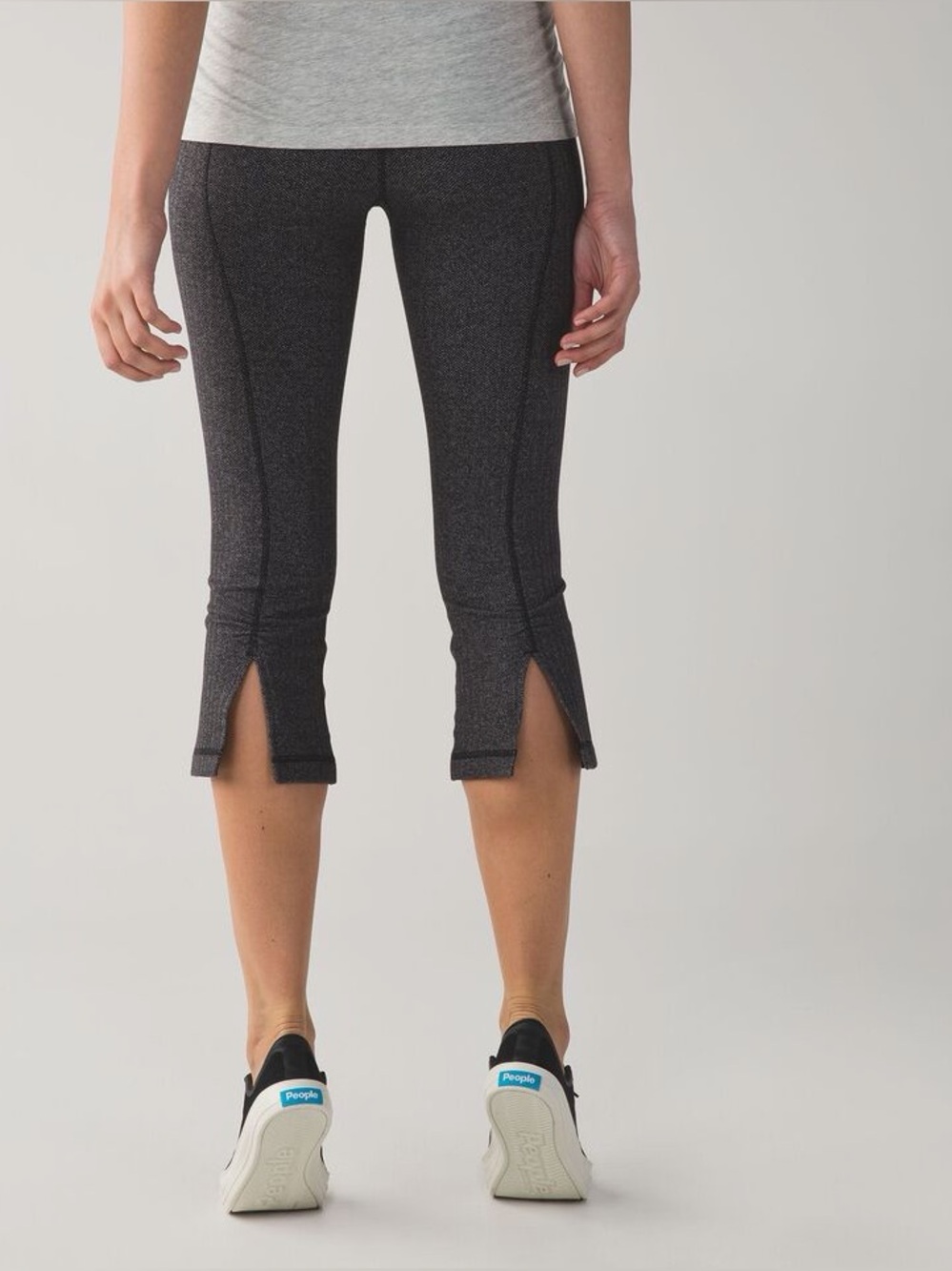 NWOT Lululemon Gather and Crow II Crop Capri Leggings Heather Grey size 4